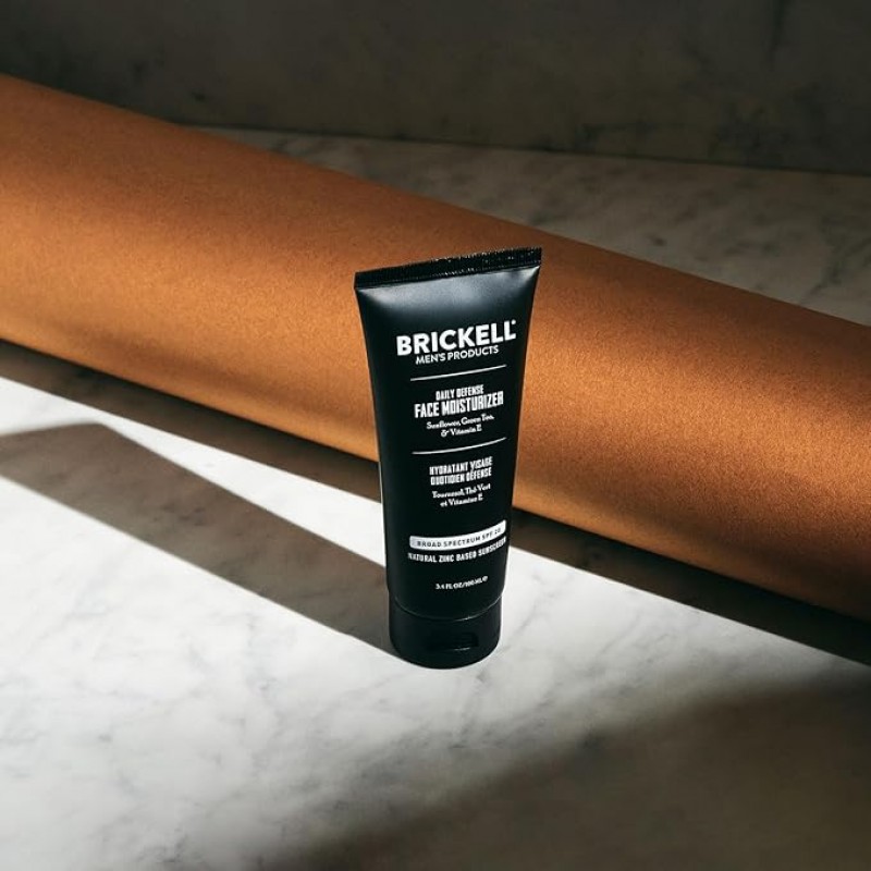 Defensa diaria de los hombres de Brickell SPF 20 Face Hidrurante para hombres, protector solar hidratante de cara natural y orgánica, hidrata y protege la piel contra los dañinos rayos UVA/B, 3.4 onzas, sin perfume